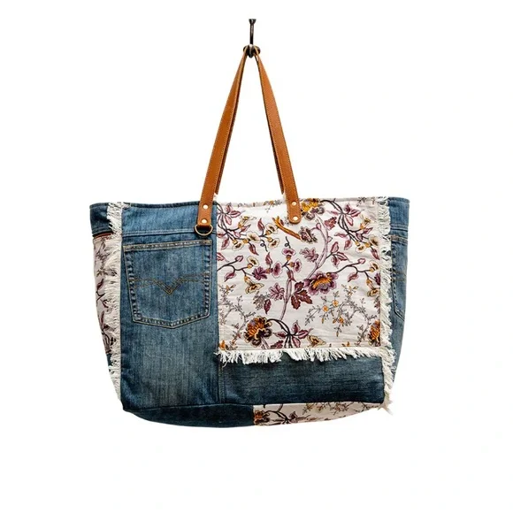 Myra Bag- Venture Weekender - Picture 5 of 9